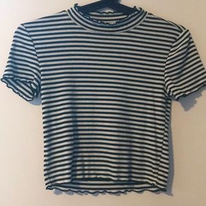 Short sleeved crop top